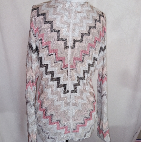 White House Black Market Chevron Long Sleeve in Pink, Black, and Cream - Picture 11 of 13
